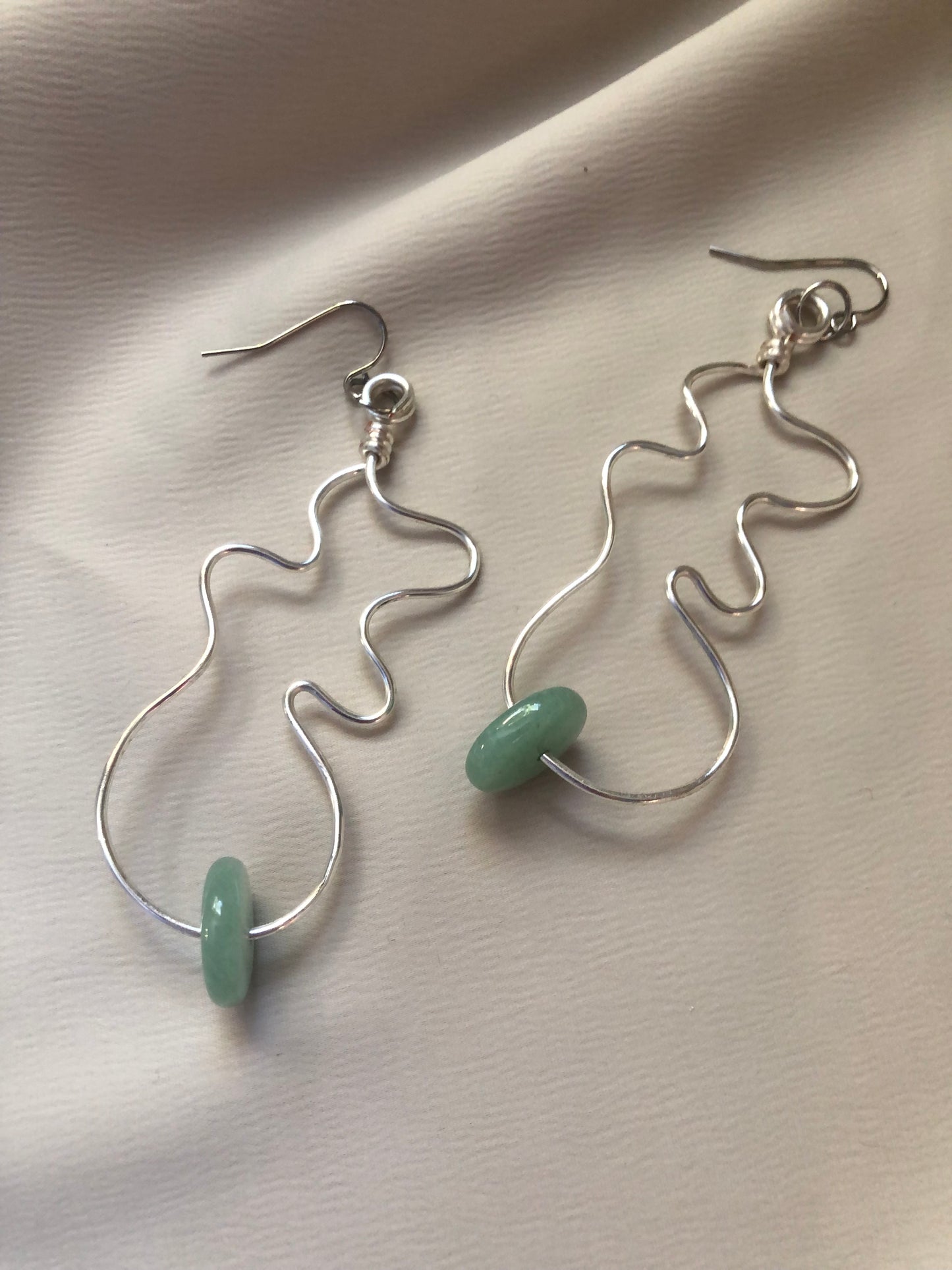 Wire Earring w/ Glass bead